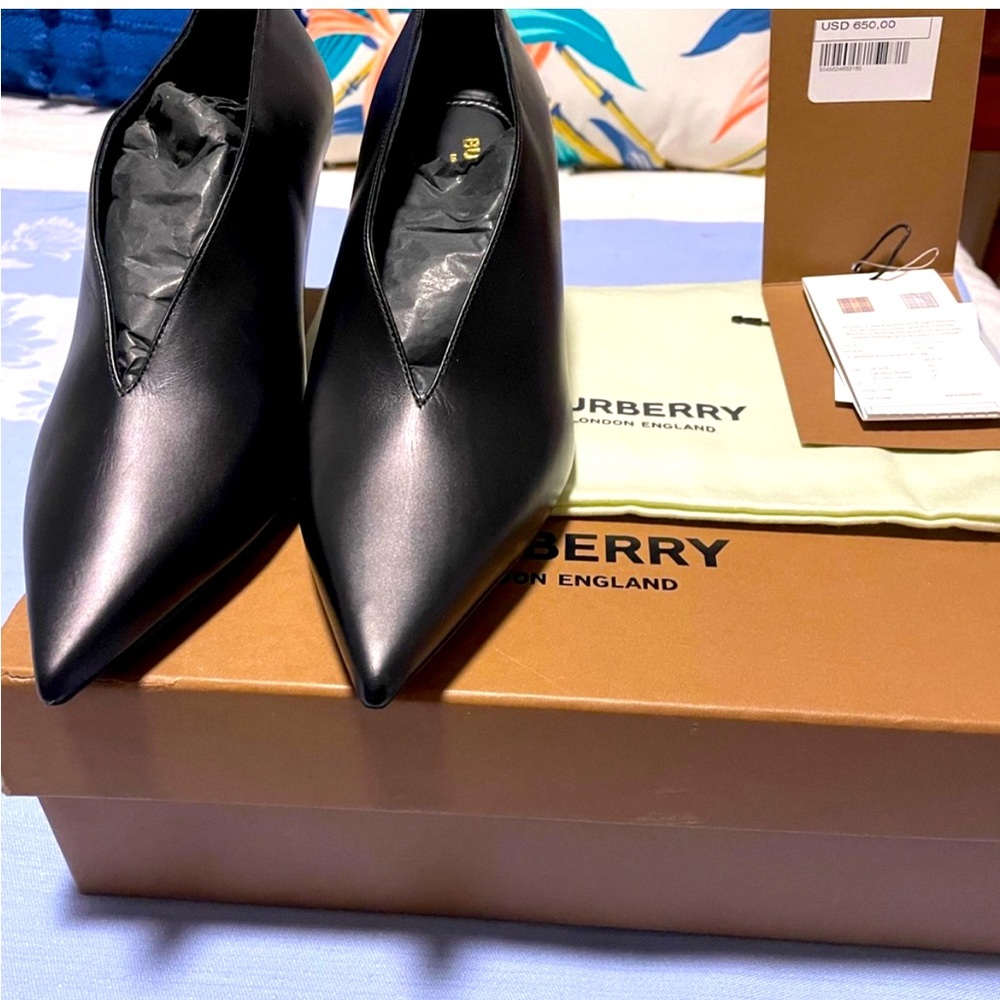 NWT NIB BURBERRY Brierfield Women's black leather blocked pumps angled block hee